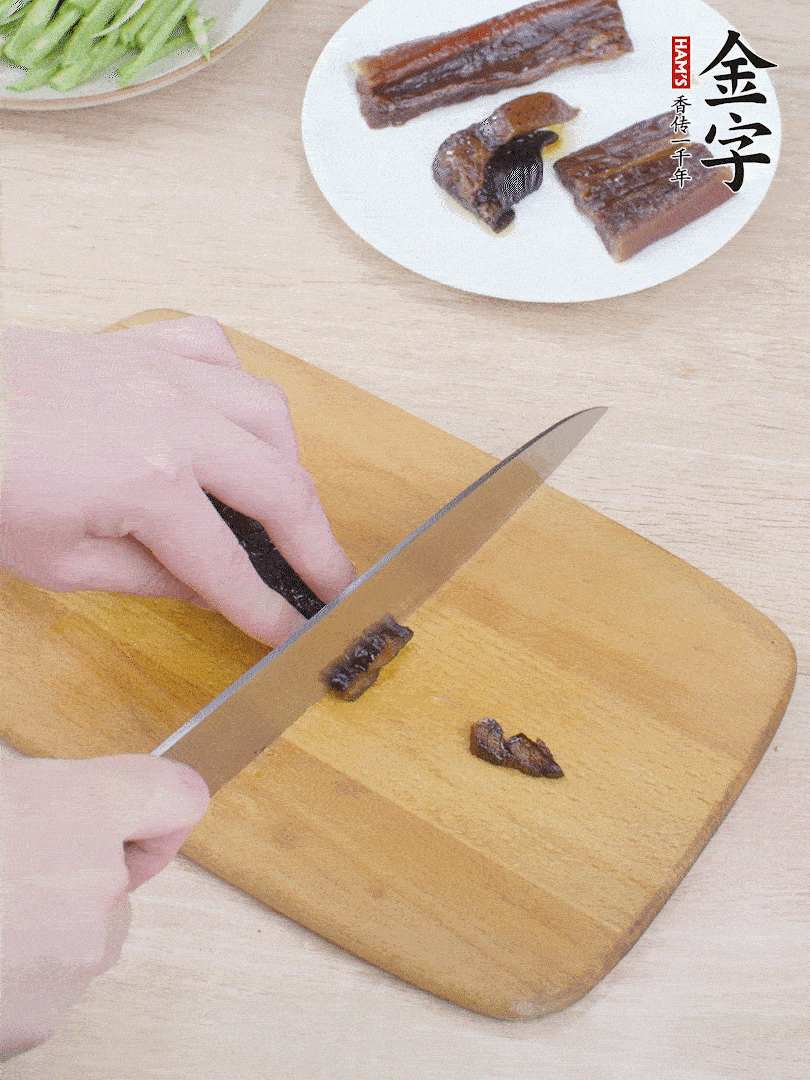 提前煮好的365英国上市
酱油肉切片。