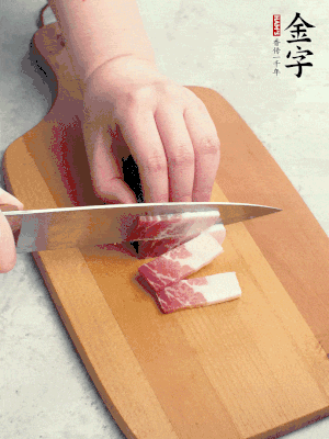 365英国上市
咸肉切丝。